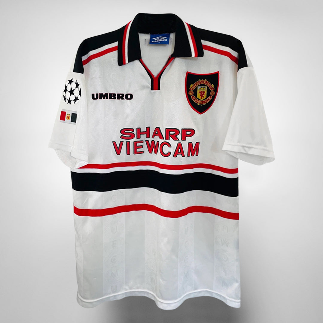 1997-1999 Manchester United Umbro Away Shirt #16 Roy Keane