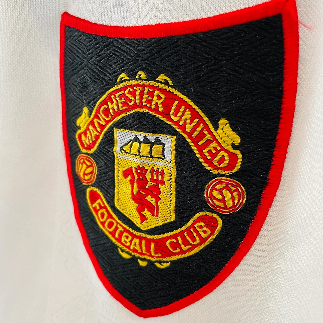 1997-1999 Manchester United Umbro Away Shirt #16 Roy Keane