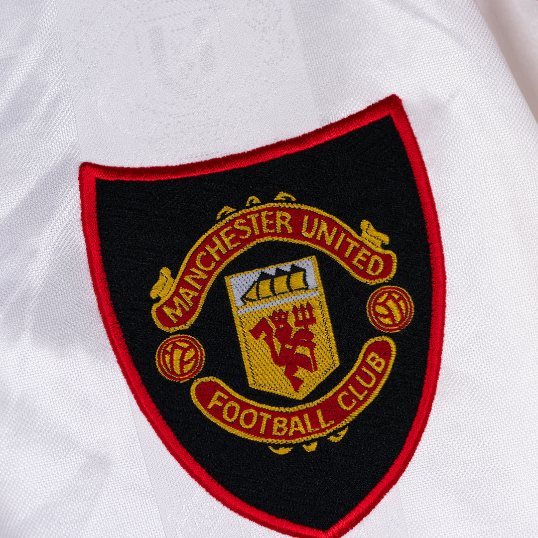 1997-1999 Manchester United Umbro Away Shirt #16 Roy Keane