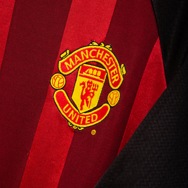 1997-1998 Manchester United Umbro Training Shirt