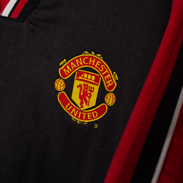 1998-1999 Manchester United Umbro Training Shirt (Black)